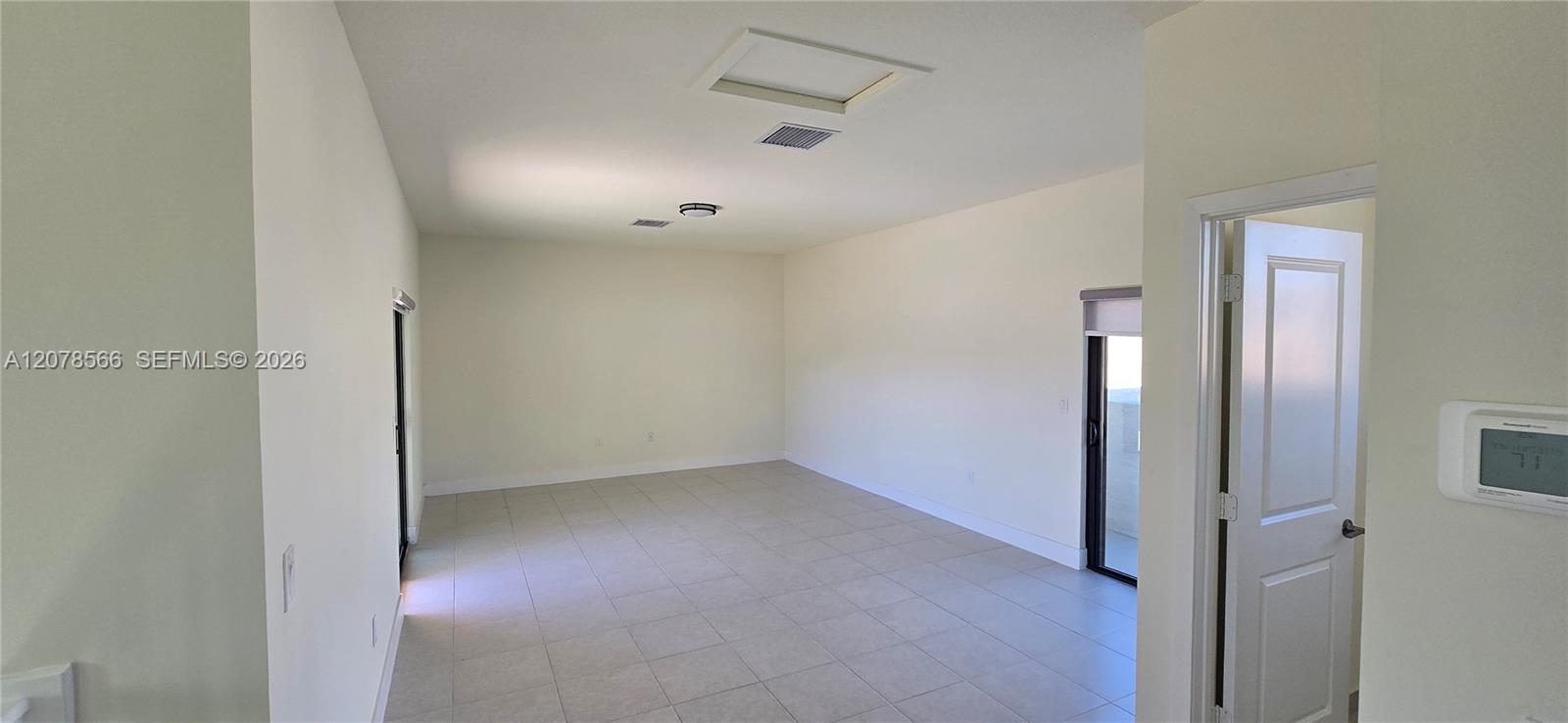 See details 4242 3 / 4 2116 sq. ft. $ 2026-08-27 0 Photo