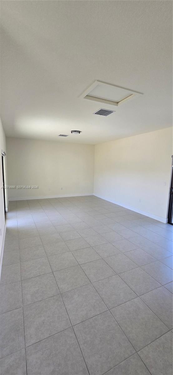 See details 4242 3 / 4 2116 sq. ft. $ 2026-08-27 0 Photo
