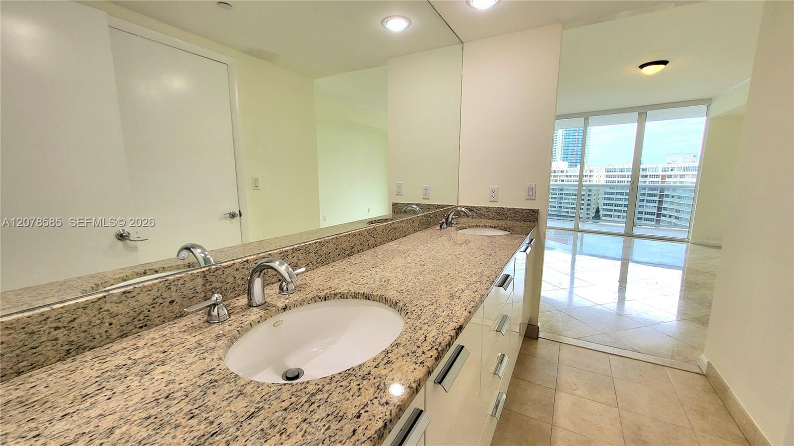 909 2 / 1 1086 sq. ft. $ 2026-08-27 0 foto