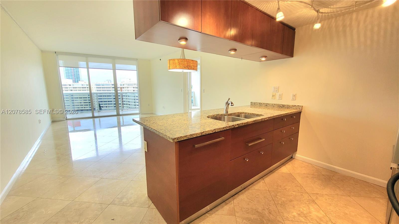 909 2 / 1 1086 sq. ft. $ 2026-08-27 0 foto