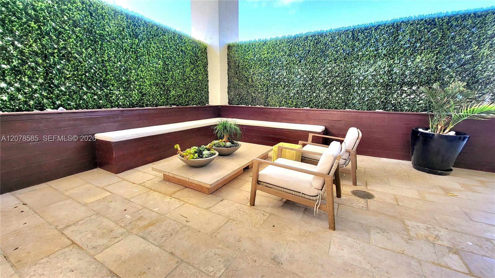 909 2 / 1 1086 sq. ft. $ 2026-08-27 0 foto