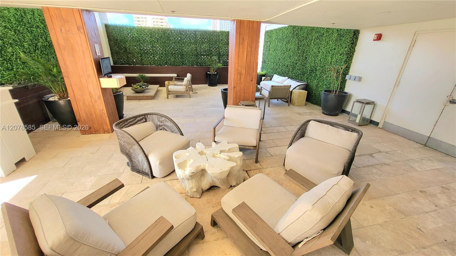 909 2 / 1 1086 sq. ft. $ 2026-08-27 0 foto