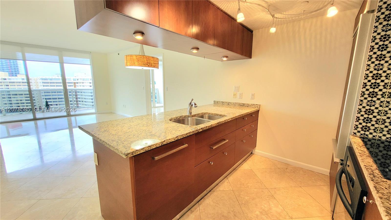 909 2 / 1 1086 sq. ft. $ 2026-08-27 0 foto
