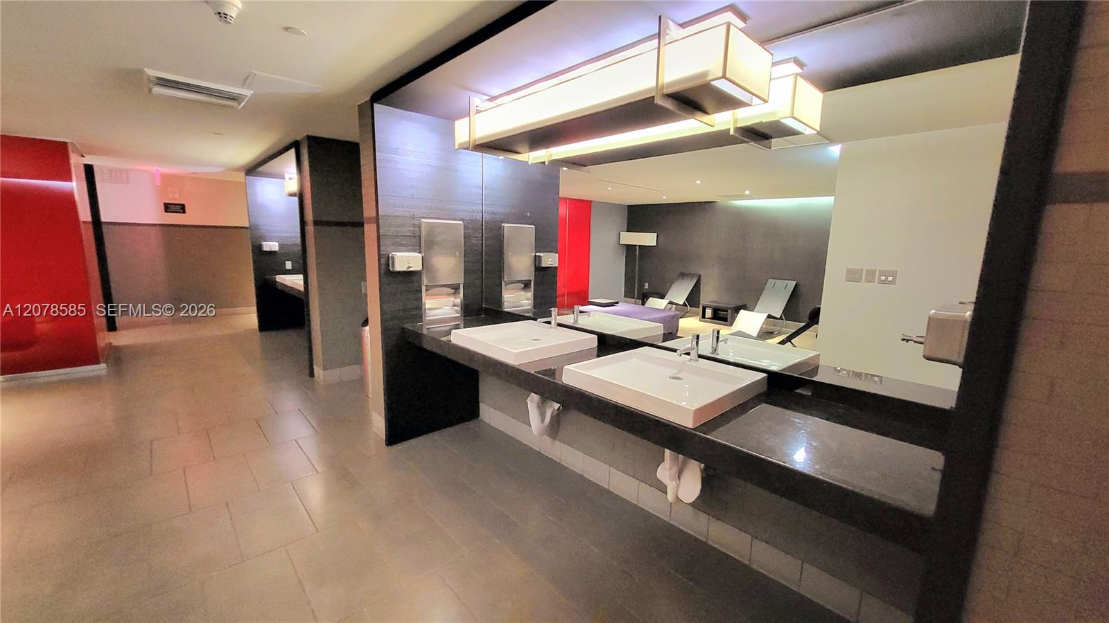 909 2 / 1 1086 sq. ft. $ 2026-08-27 0 foto