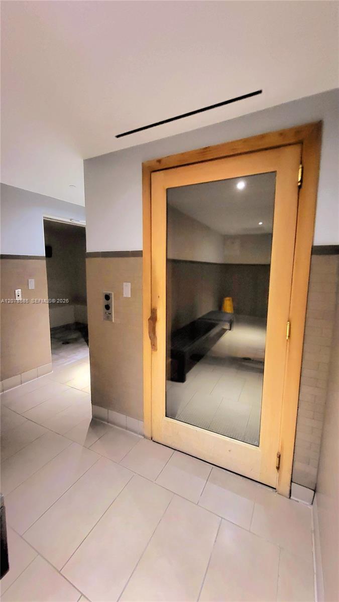 909 2 / 1 1086 sq. ft. $ 2026-08-27 0 foto