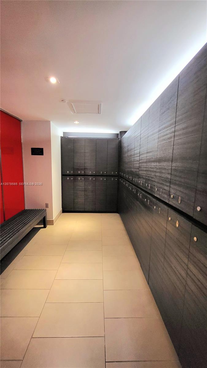 909 2 / 1 1086 sq. ft. $ 2026-08-27 0 foto