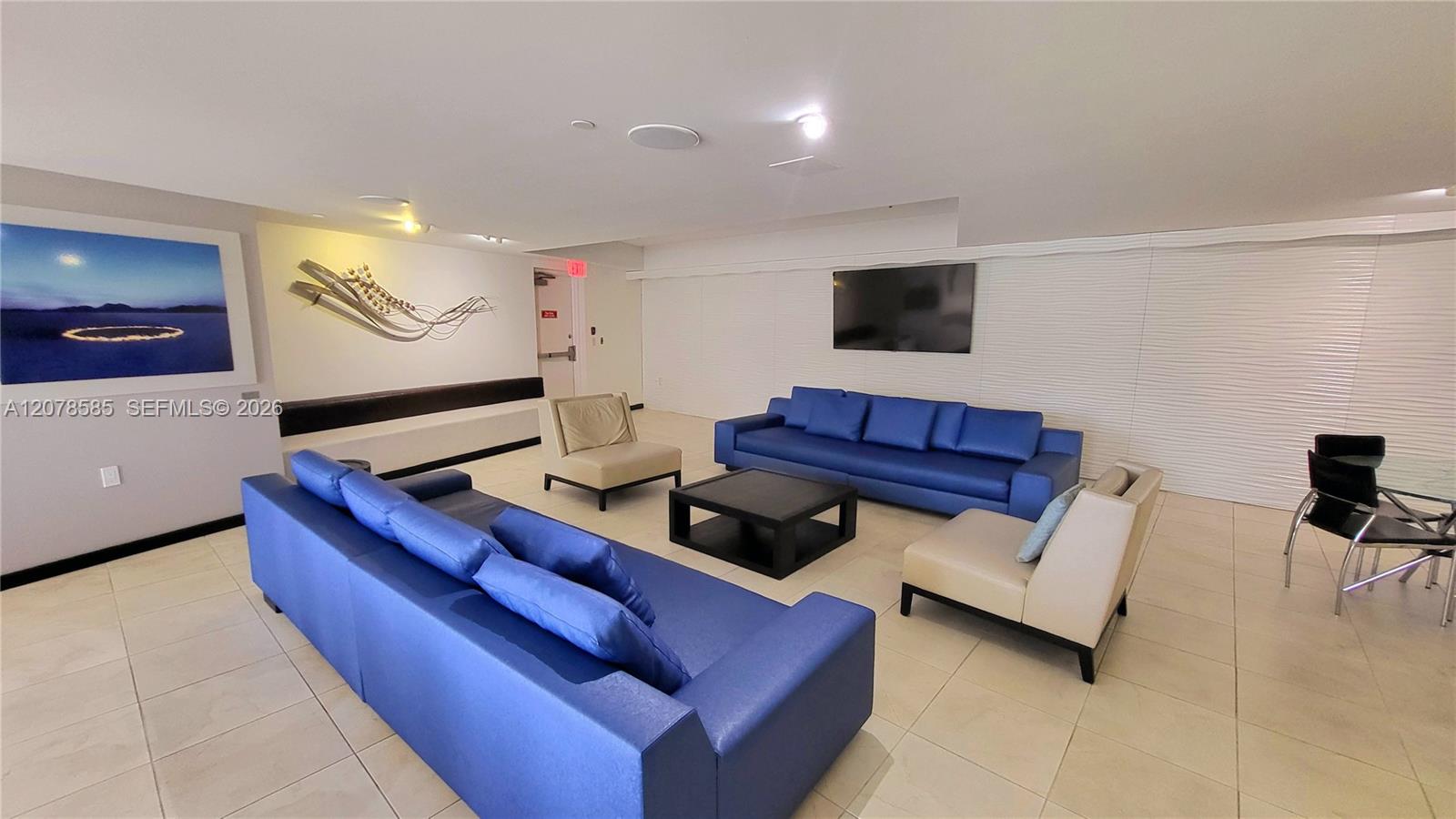 909 2 / 1 1086 sq. ft. $ 2026-08-27 0 foto