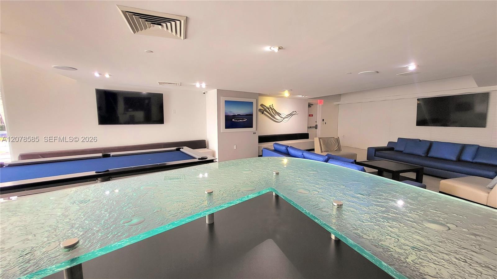 909 2 / 1 1086 sq. ft. $ 2026-08-27 0 foto