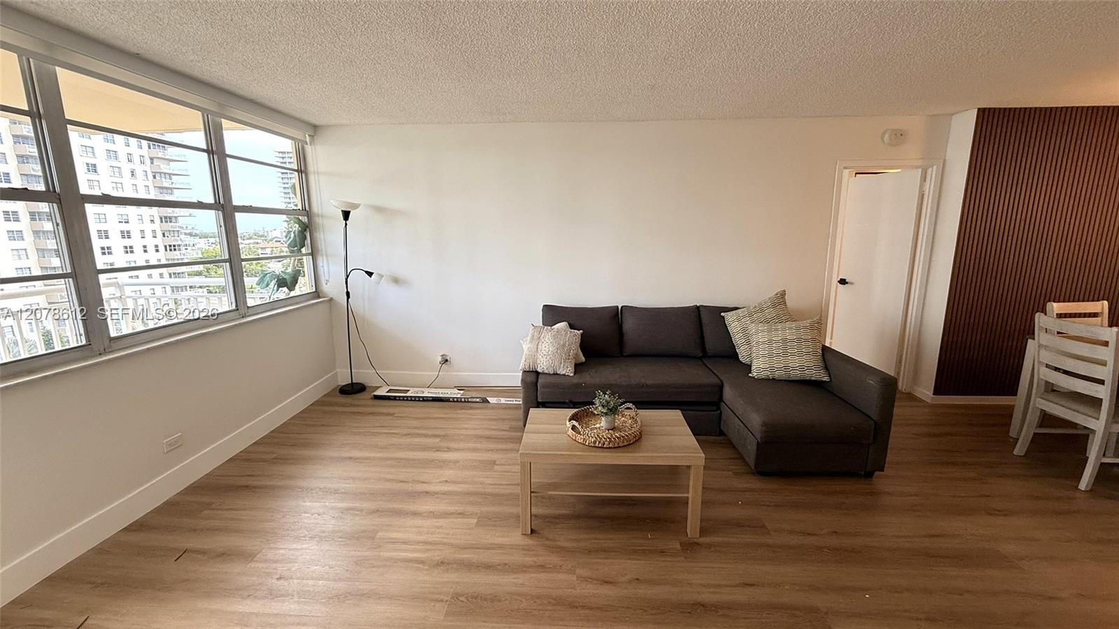 Ver detalles 608 2 / 2 1087 sq. ft. $ 2026-08-27 0 foto