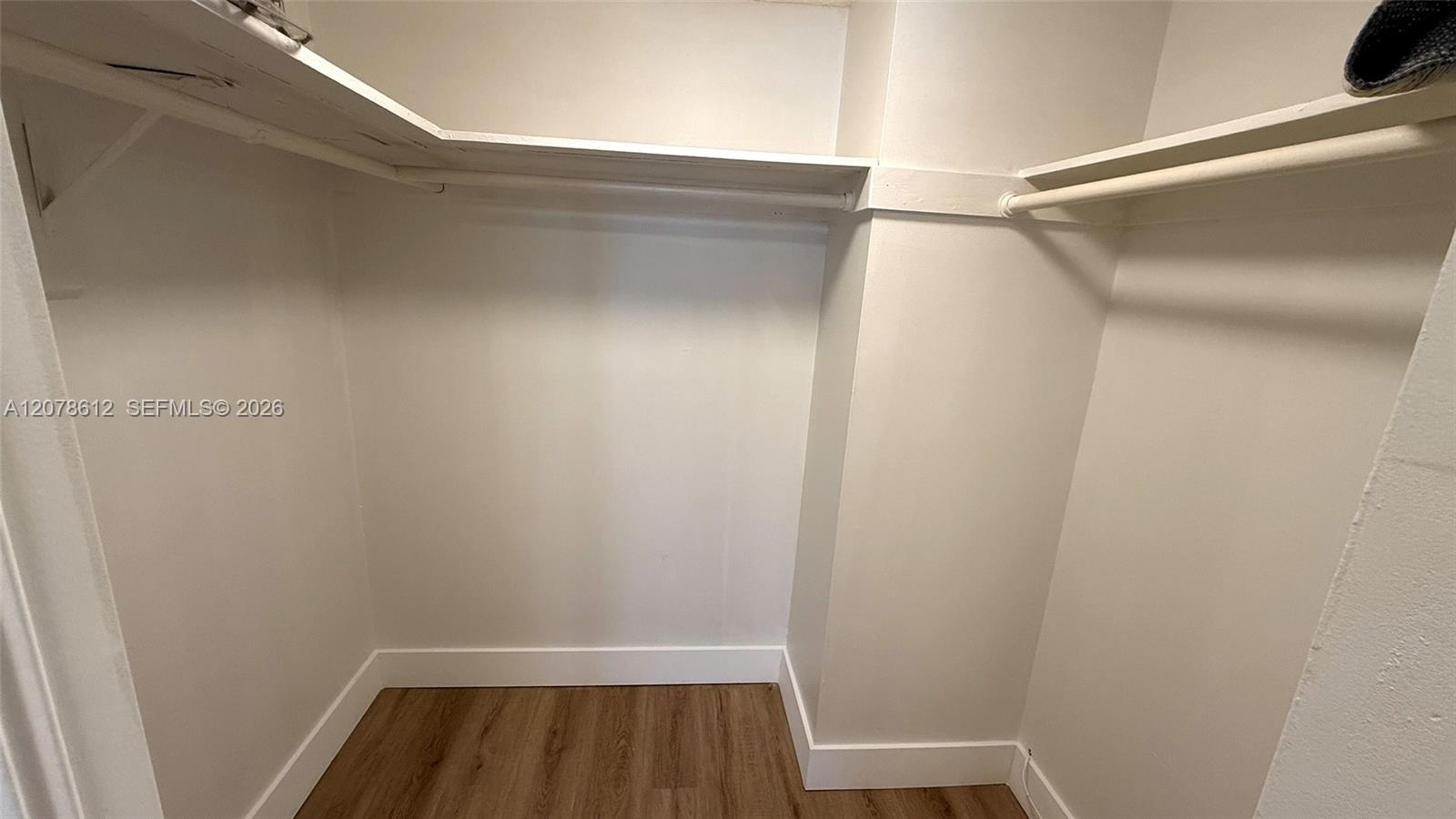 Ver detalles 608 2 / 2 1087 sq. ft. $ 2026-08-27 0 foto