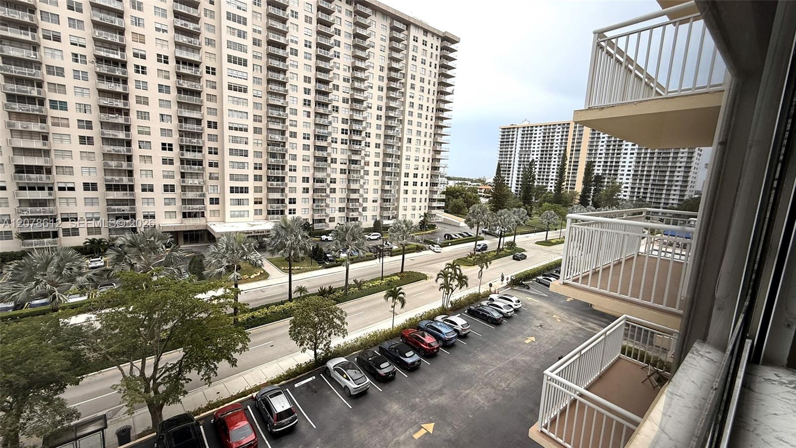 Ver detalles 608 2 / 2 1087 sq. ft. $ 2026-08-27 0 foto
