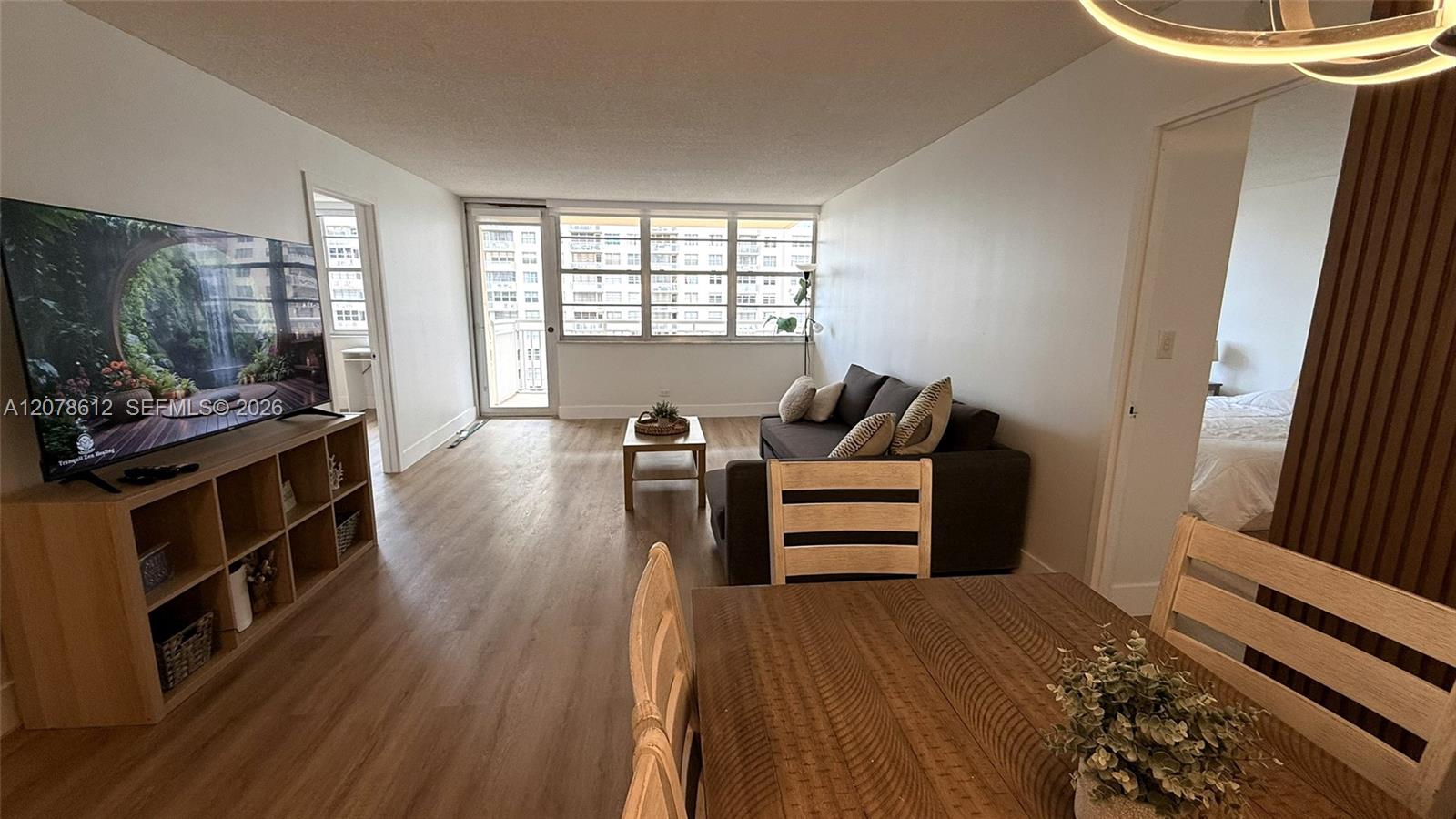 Ver detalles 608 2 / 2 1087 sq. ft. $ 2026-08-27 0 foto