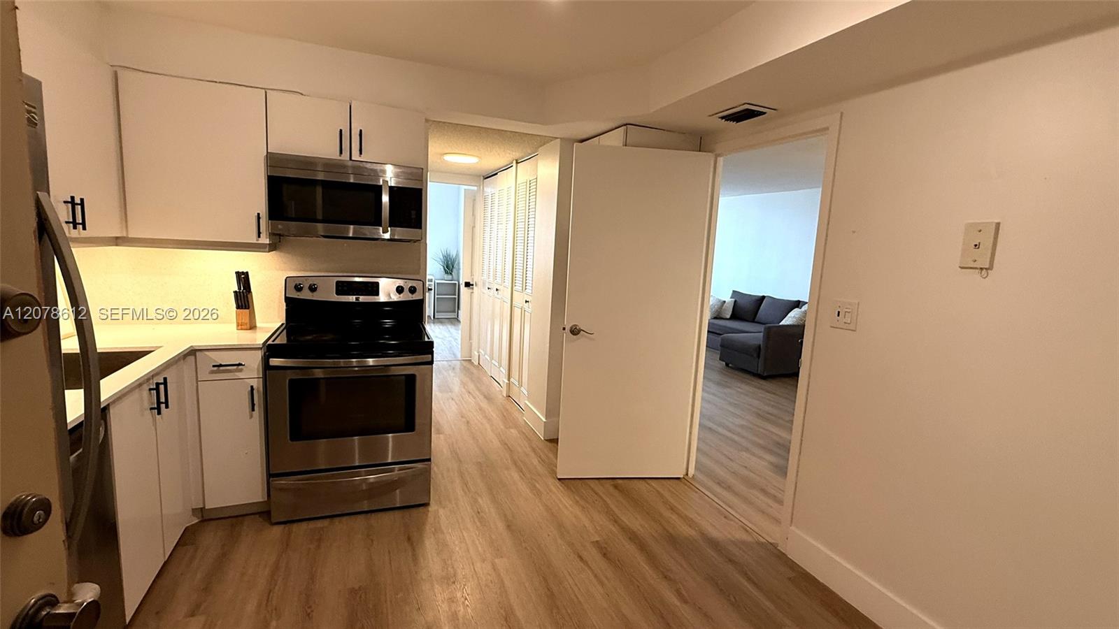 Ver detalles 608 2 / 2 1087 sq. ft. $ 2026-08-27 0 foto