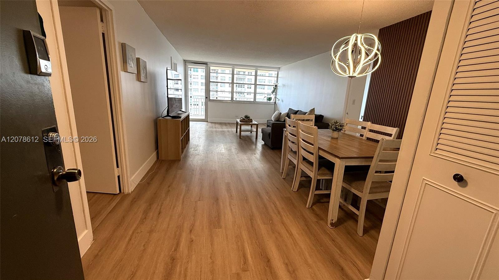 Ver detalles 608 2 / 2 1087 sq. ft. $ 2026-08-27 0 foto