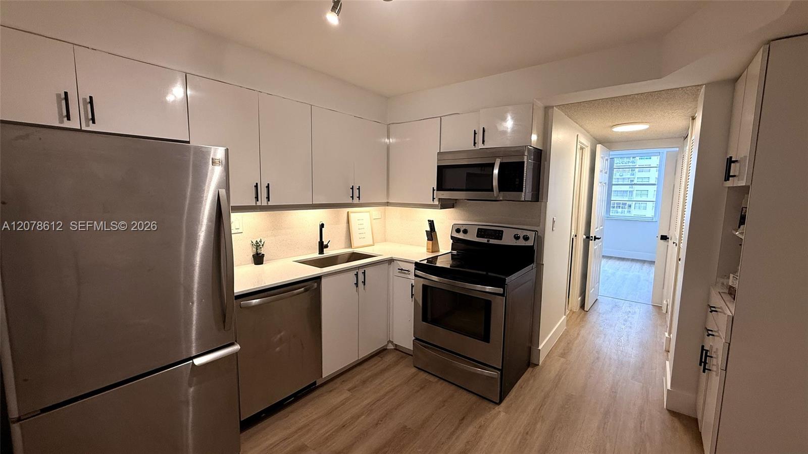 Ver detalles 608 2 / 2 1087 sq. ft. $ 2026-08-27 0 foto