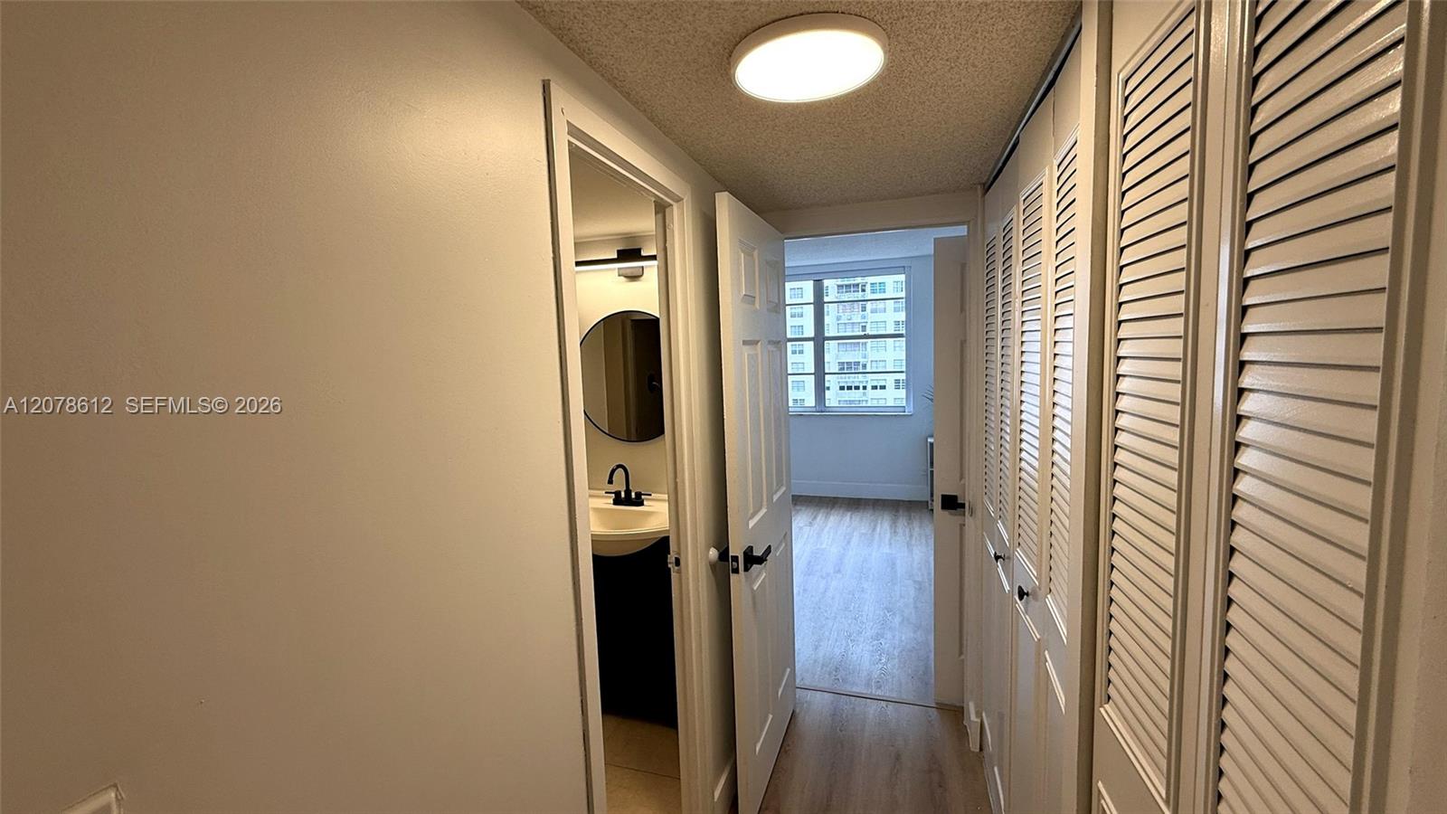 Ver detalles 608 2 / 2 1087 sq. ft. $ 2026-08-27 0 foto
