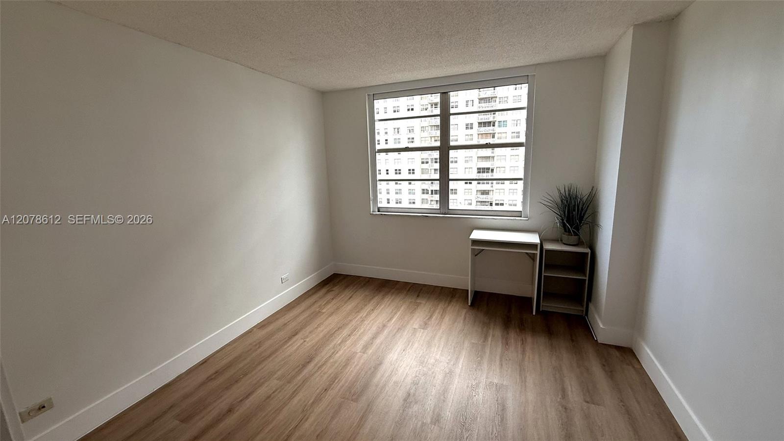 Ver detalles 608 2 / 2 1087 sq. ft. $ 2026-08-27 0 foto