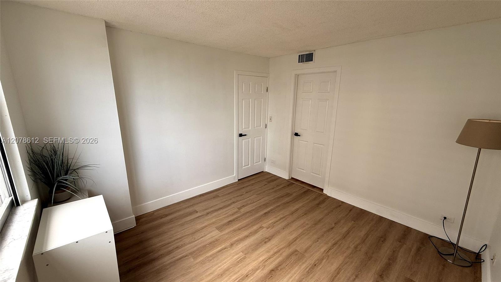 Ver detalles 608 2 / 2 1087 sq. ft. $ 2026-08-27 0 foto