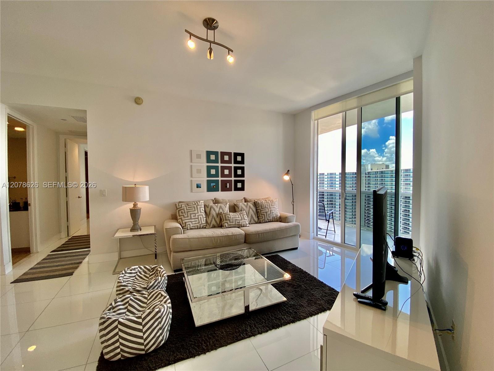 1605 2 / 2 1463 sq. ft. $ 2026-08-27 0 foto