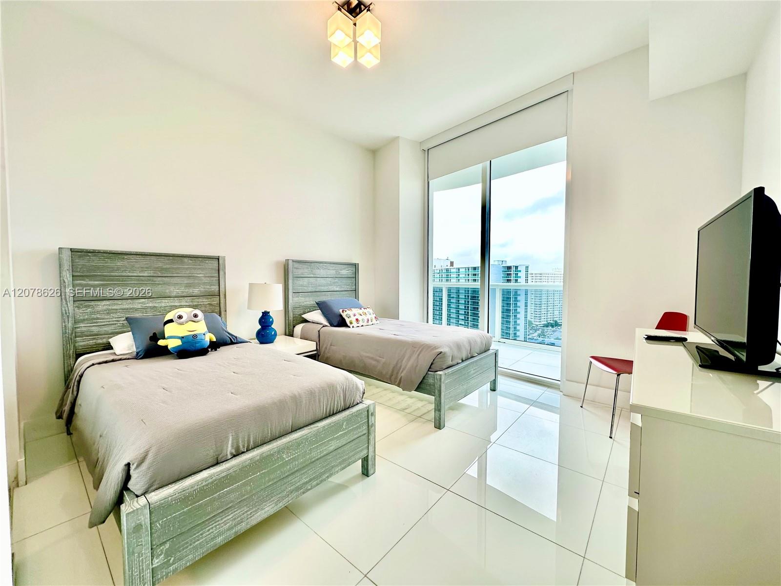 1605 2 / 2 1463 sq. ft. $ 2026-08-27 0 foto