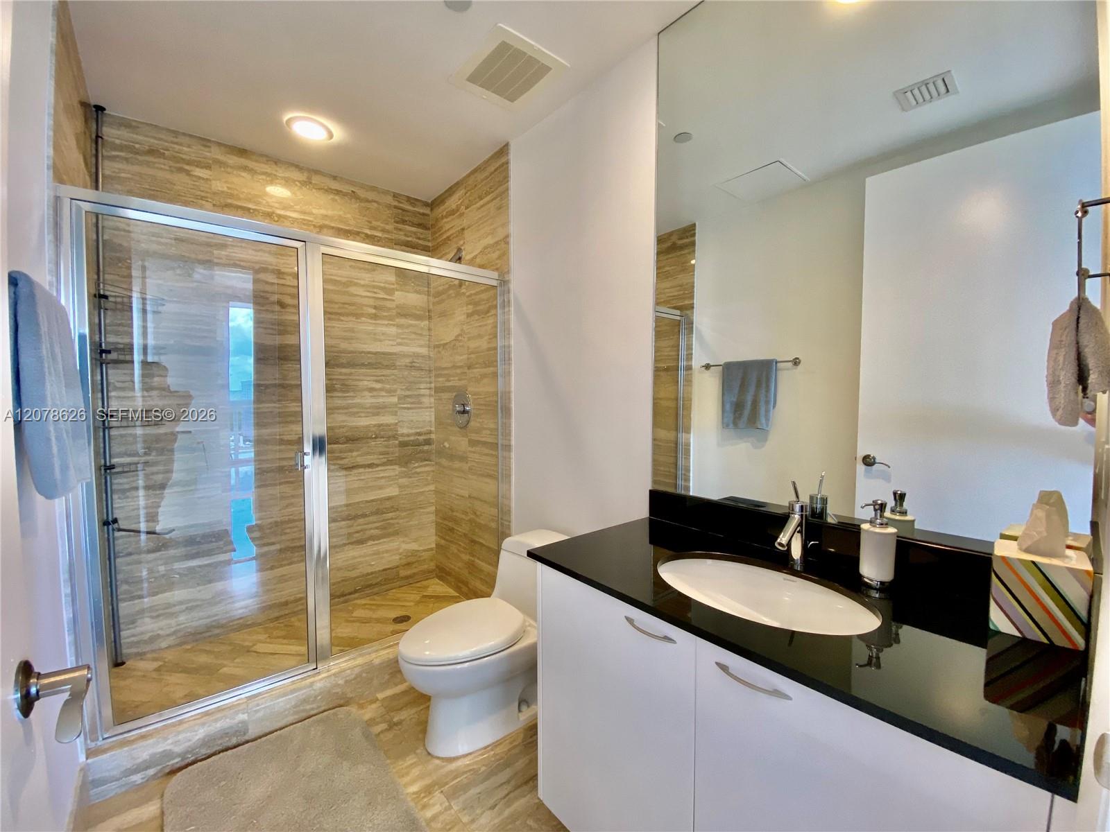 1605 2 / 2 1463 sq. ft. $ 2026-08-27 0 foto