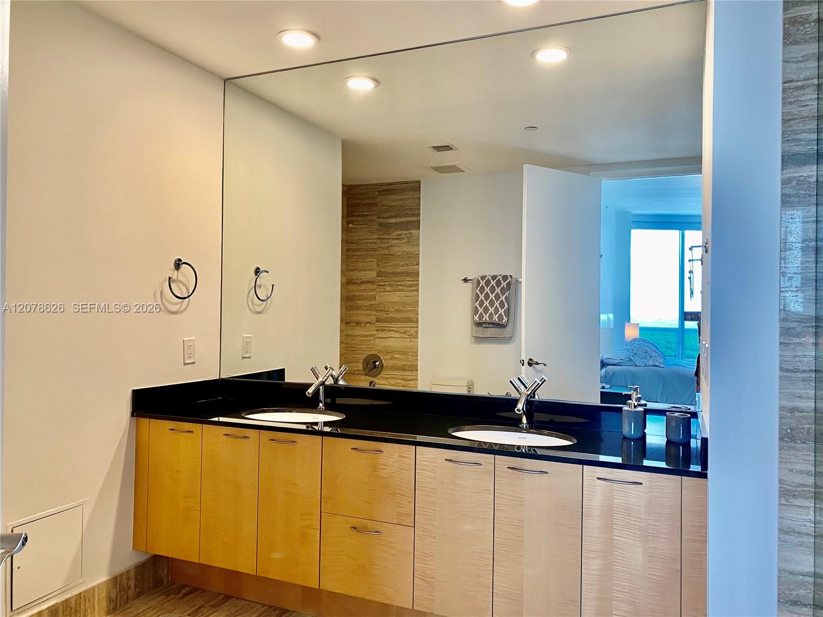1605 2 / 2 1463 sq. ft. $ 2026-08-27 0 foto