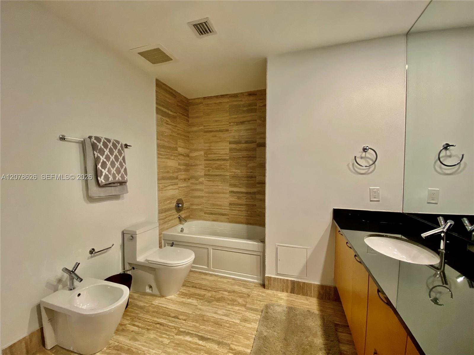 1605 2 / 2 1463 sq. ft. $ 2026-08-27 0 foto