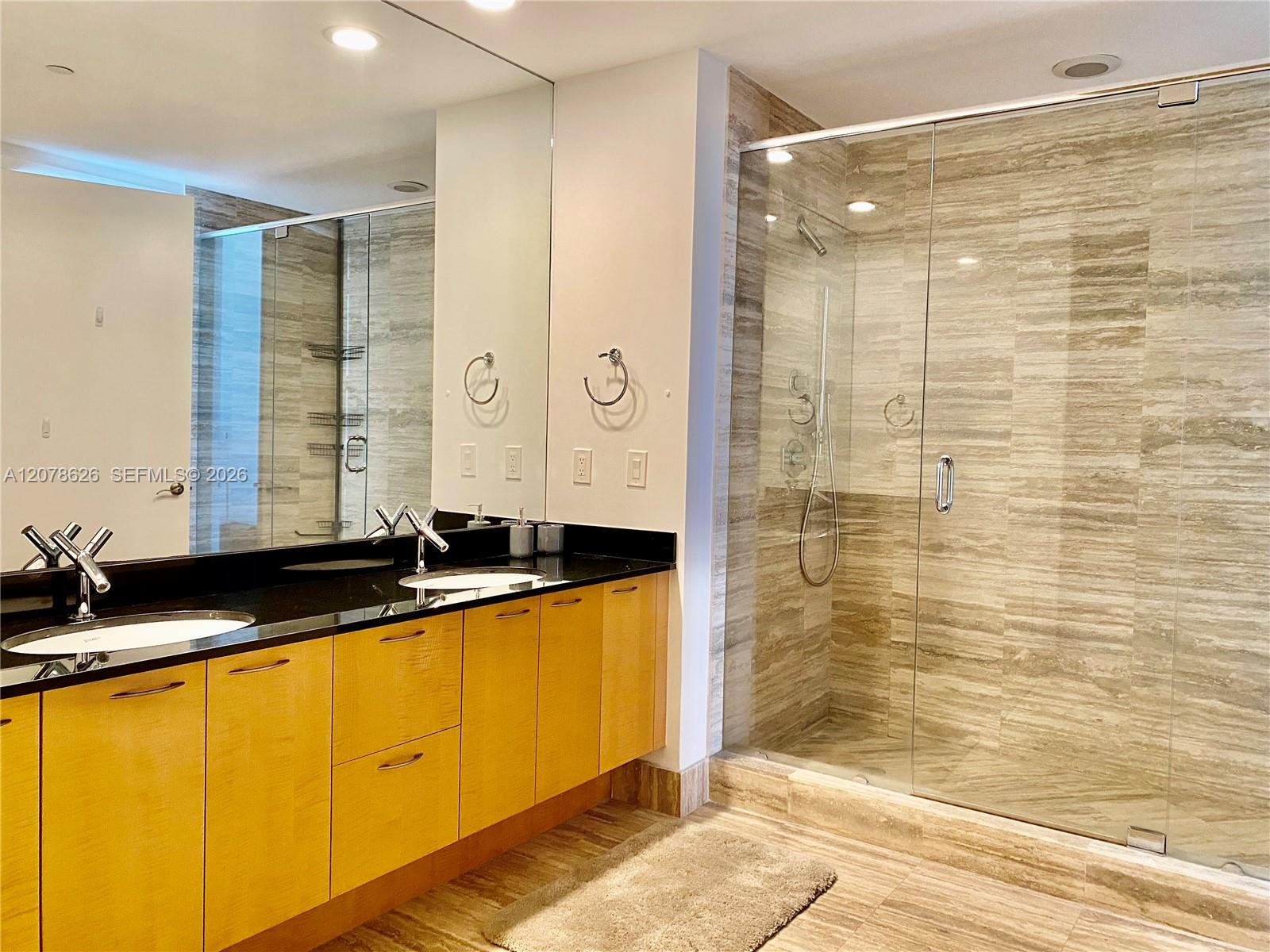 1605 2 / 2 1463 sq. ft. $ 2026-08-27 0 foto