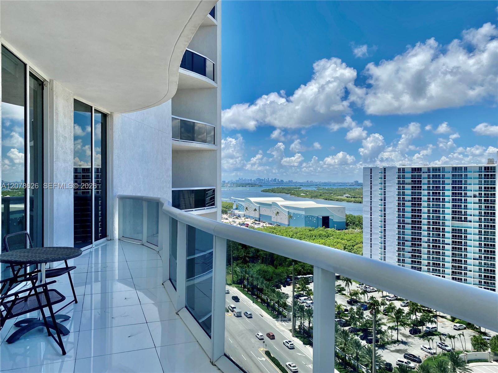 1605 2 / 2 1463 sq. ft. $ 2026-08-27 0 foto