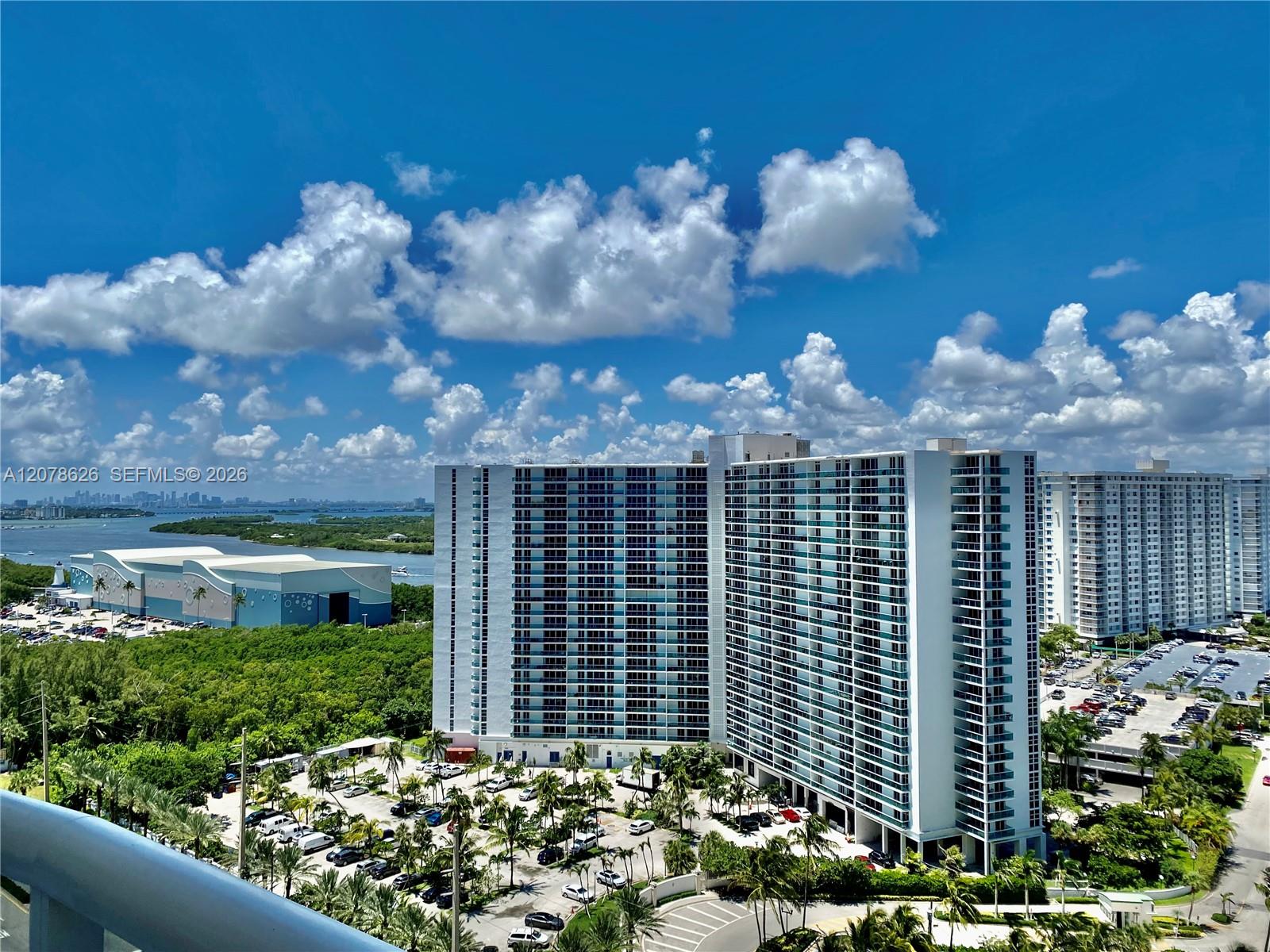 1605 2 / 2 1463 sq. ft. $ 2026-08-27 0 foto