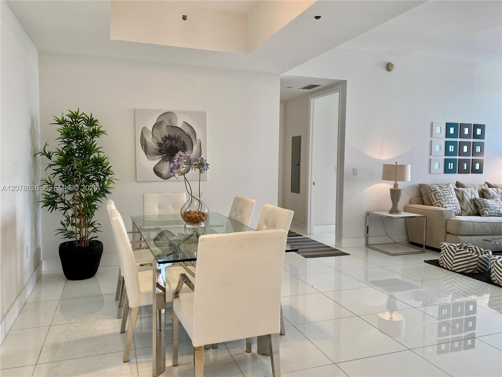 1605 2 / 2 1463 sq. ft. $ 2026-08-27 0 foto