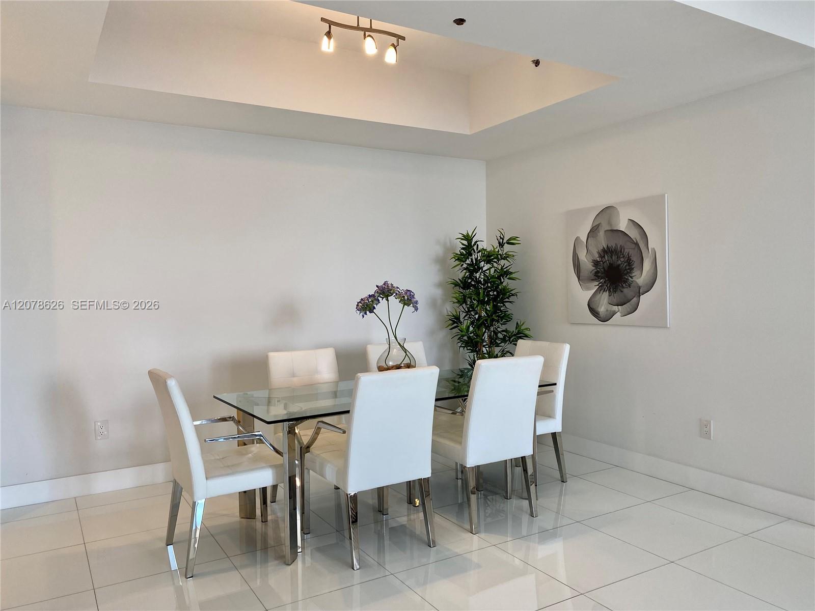 1605 2 / 2 1463 sq. ft. $ 2026-08-27 0 foto