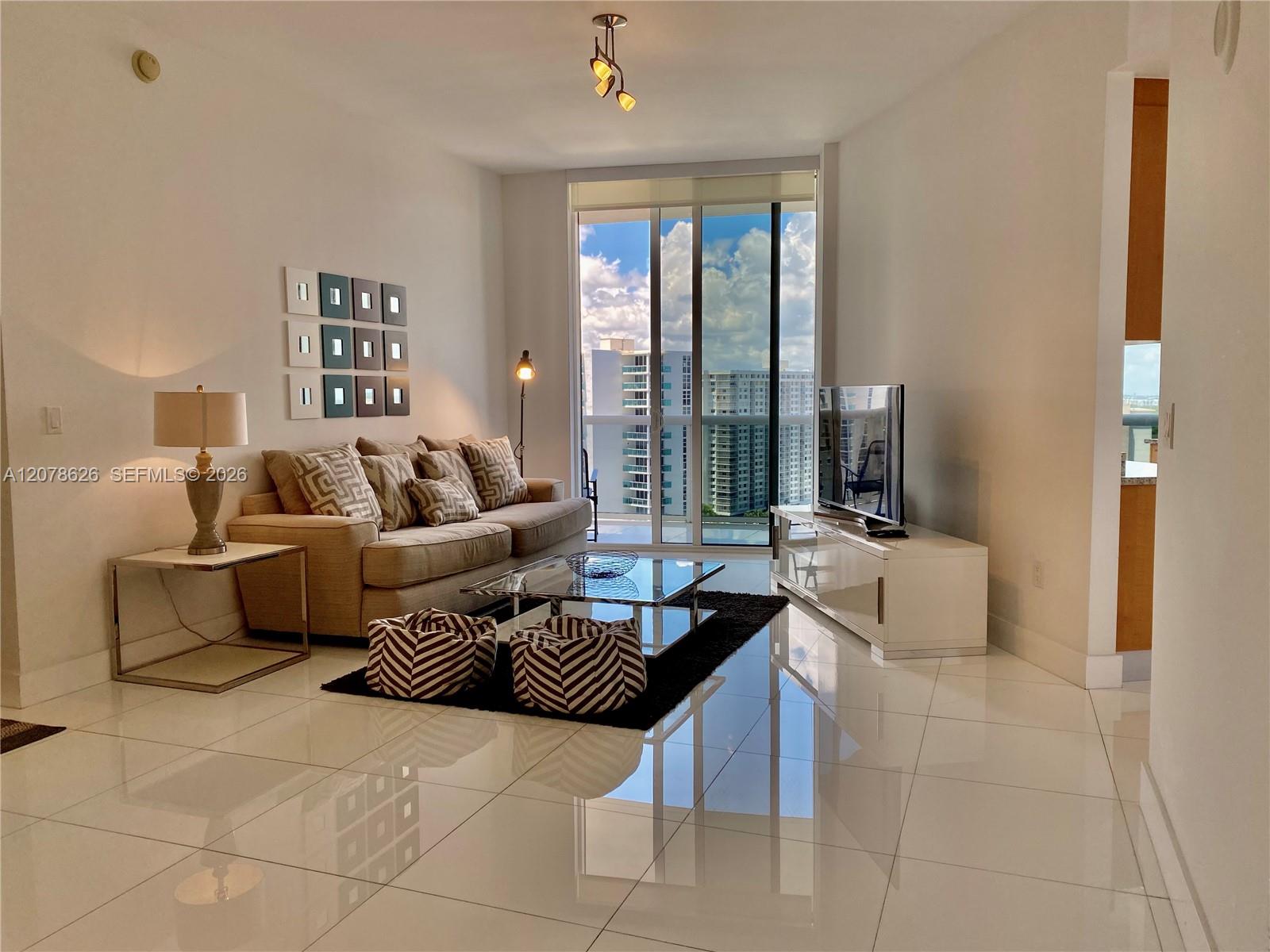 1605 2 / 2 1463 sq. ft. $ 2026-08-27 0 foto