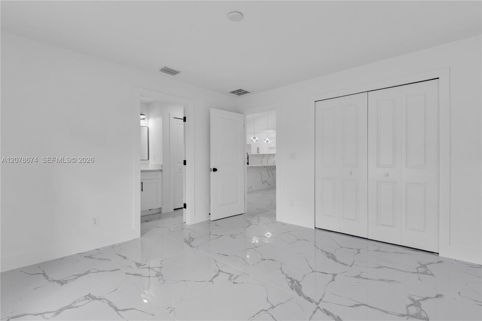   /   sq. ft. $ 2026-08-27 0 foto
