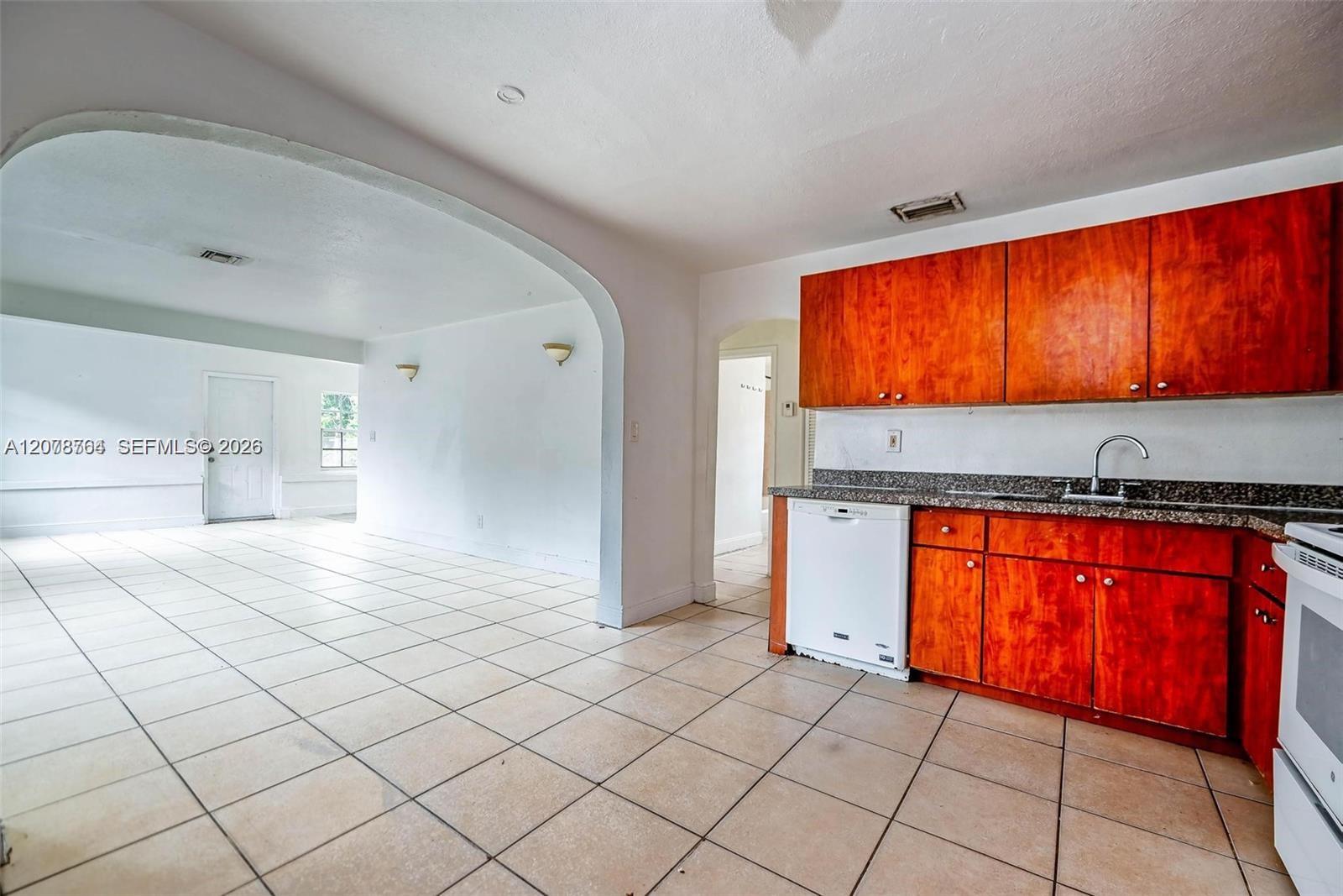 Ver detalles / 1535 sq. ft. $ 2026-08-27 0 foto