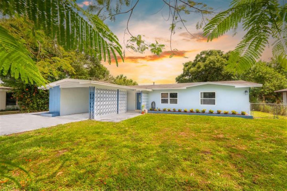 See details 2120 3 / 2 1390 sq. ft. $ 2026-08-28 0 Photo