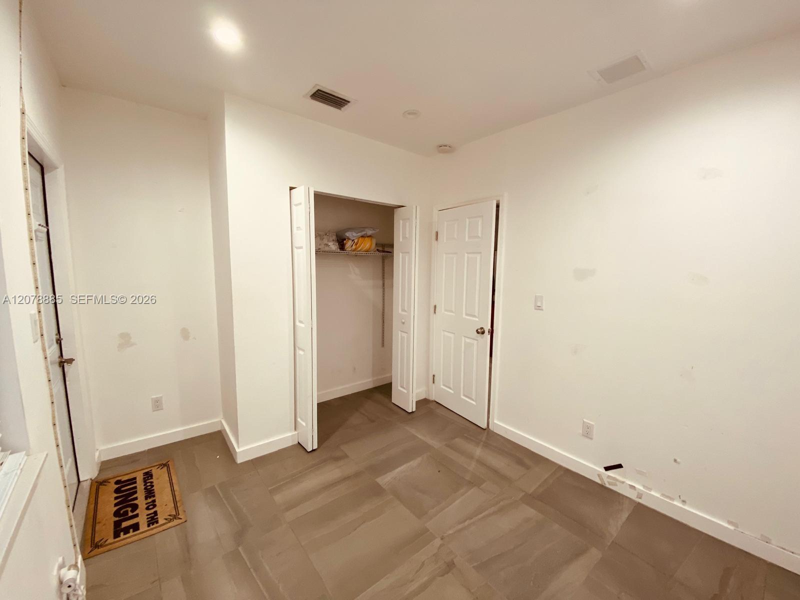   /  936 sq. ft. $ 2026-08-27 0 foto