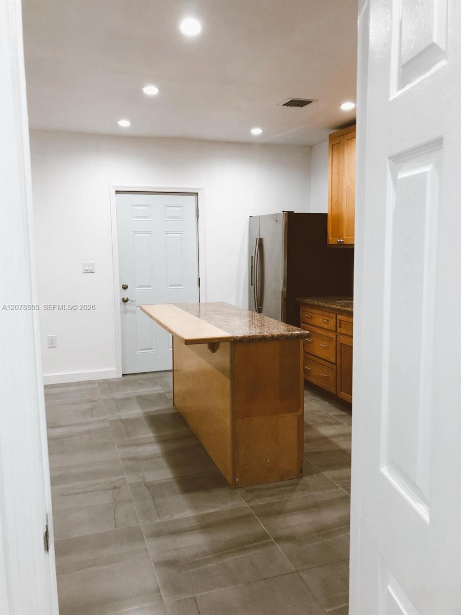   /  936 sq. ft. $ 2026-08-27 0 foto