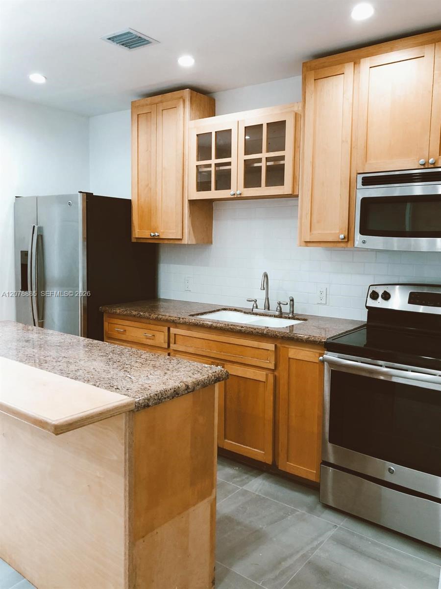   /  936 sq. ft. $ 2026-08-27 0 foto