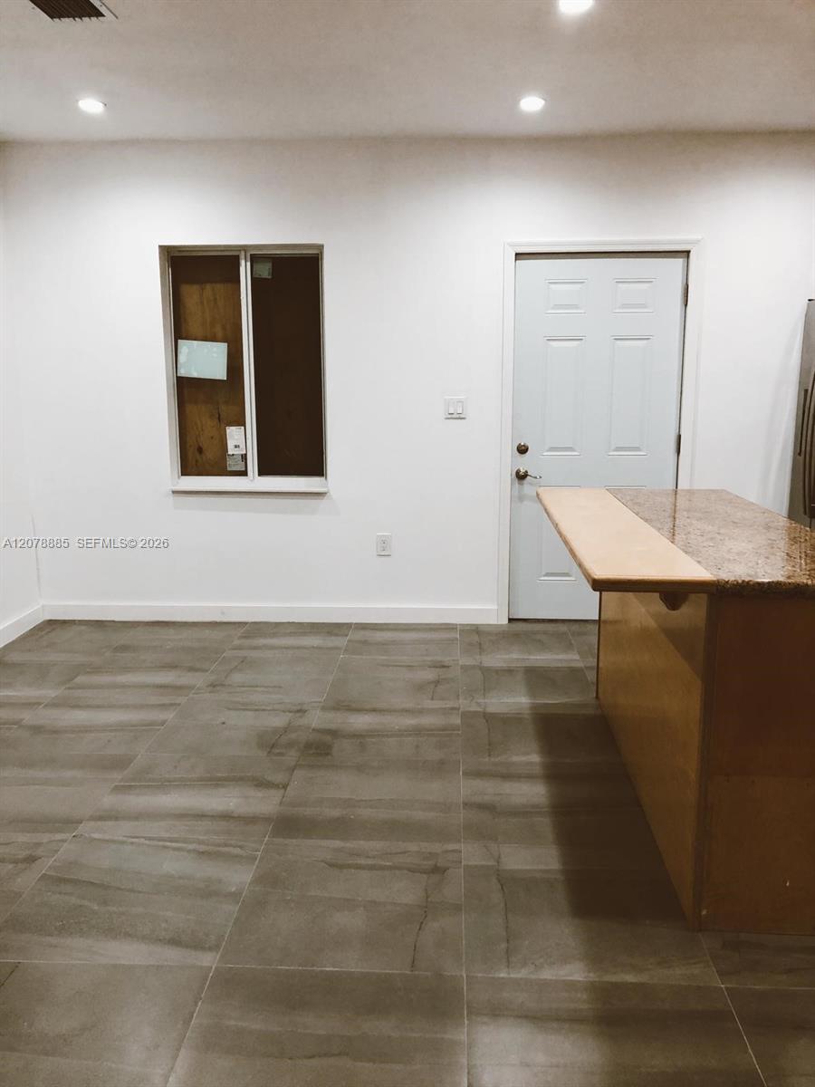   /  936 sq. ft. $ 2026-08-27 0 foto