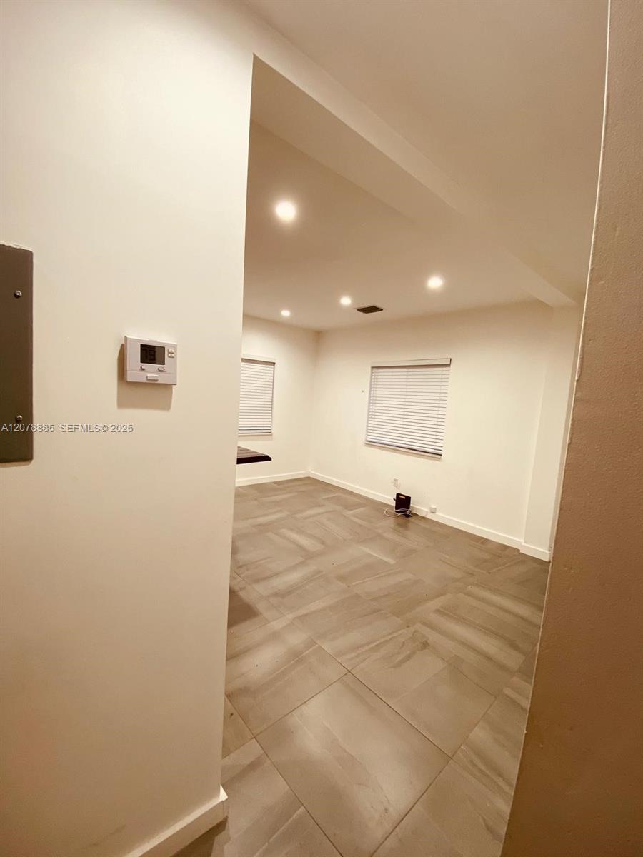   /  936 sq. ft. $ 2026-08-27 0 foto