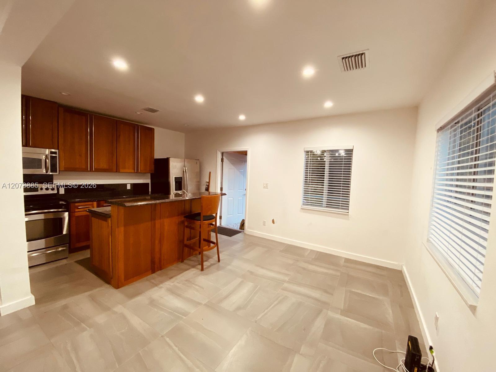  /  936 sq. ft. $ 2026-08-27 0 foto
