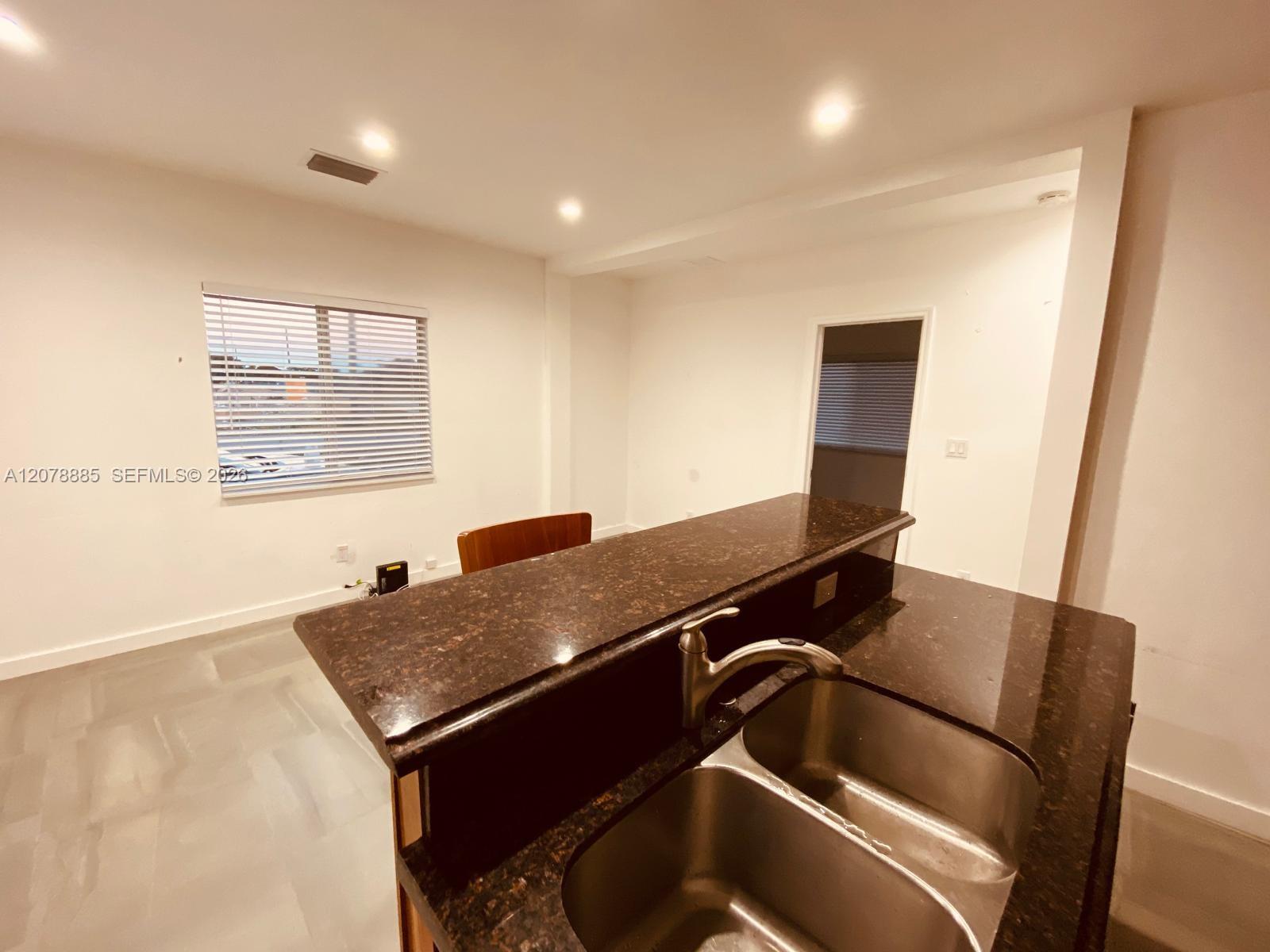   /  936 sq. ft. $ 2026-08-27 0 foto