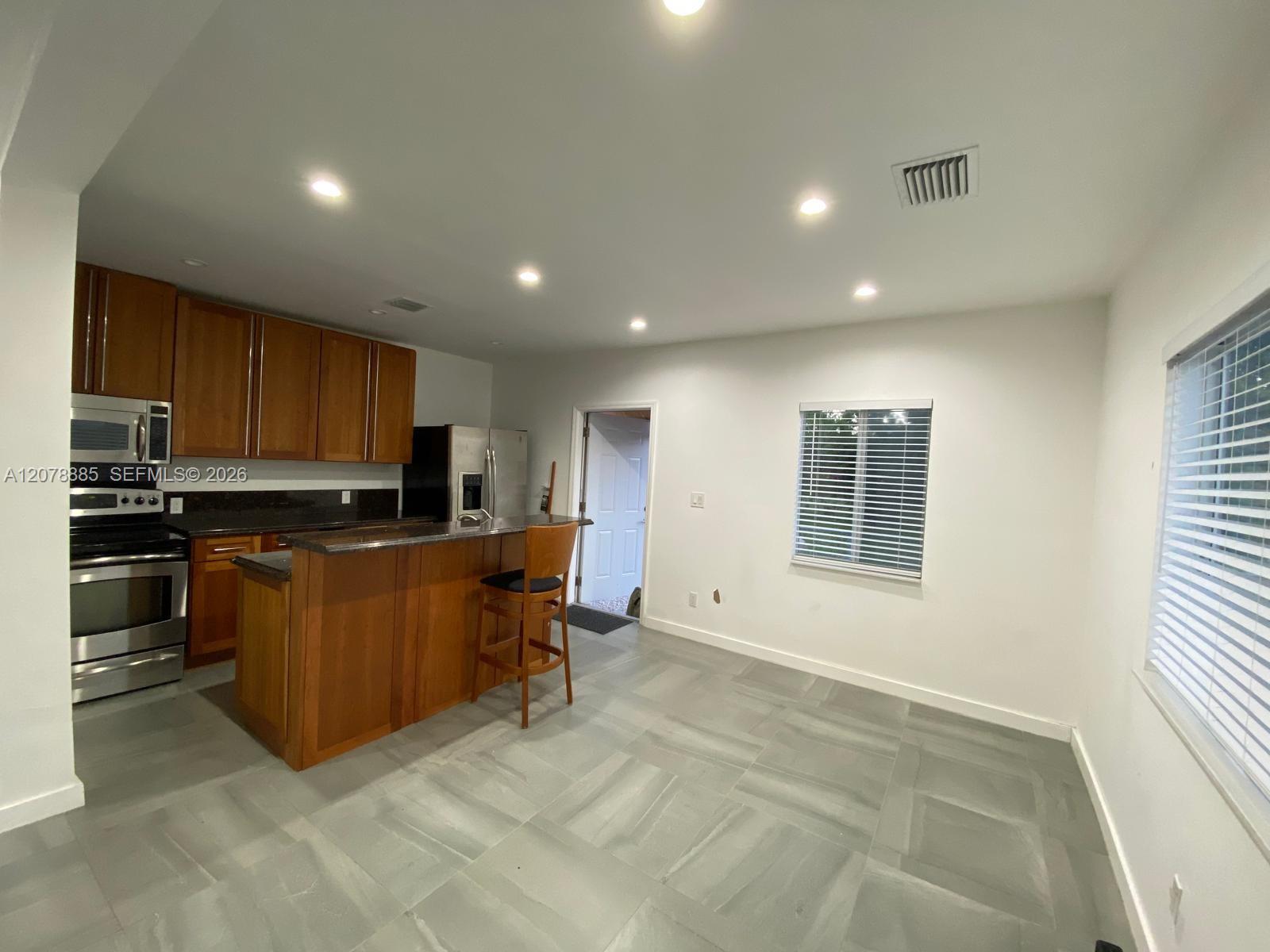   /  936 sq. ft. $ 2026-08-27 0 foto