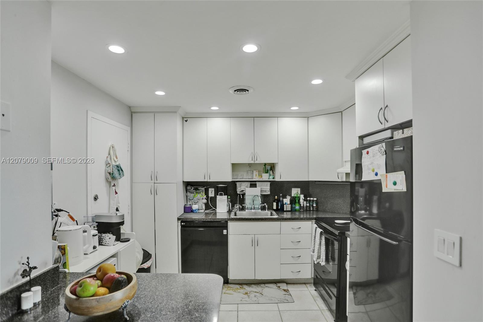 PH10 2 / 2 1220 sq. ft. $ 2026-08-27 0 foto