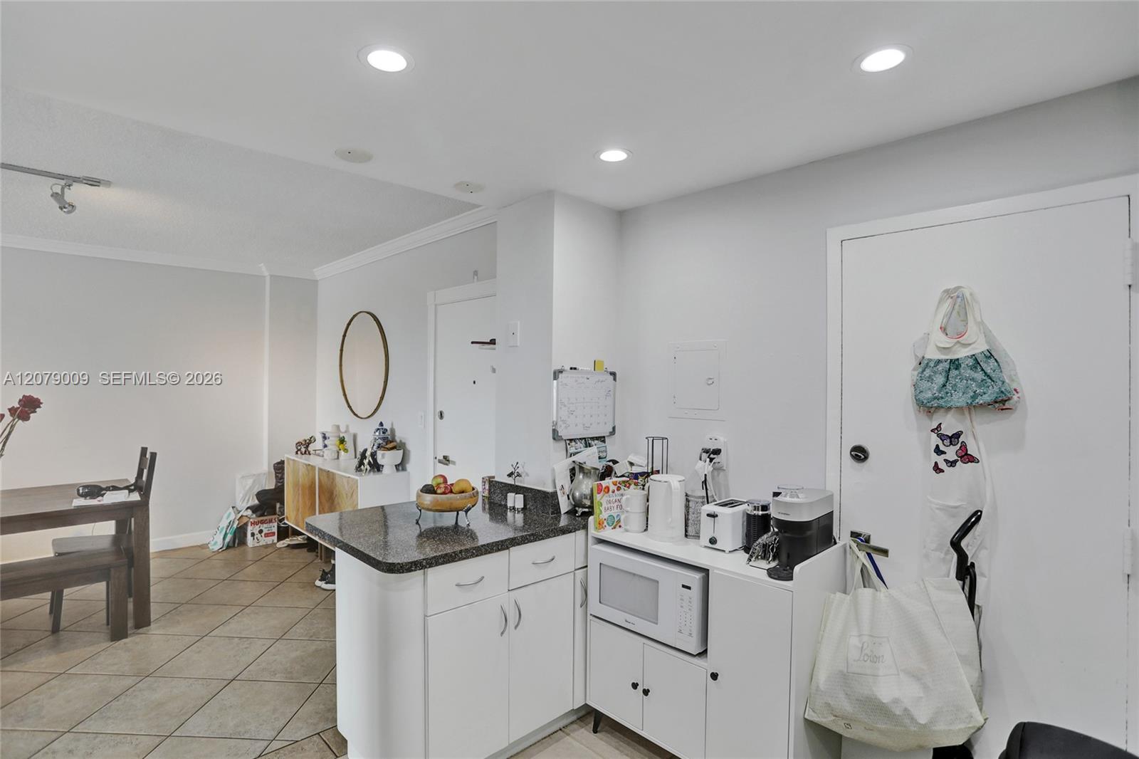 PH10 2 / 2 1220 sq. ft. $ 2026-08-27 0 foto