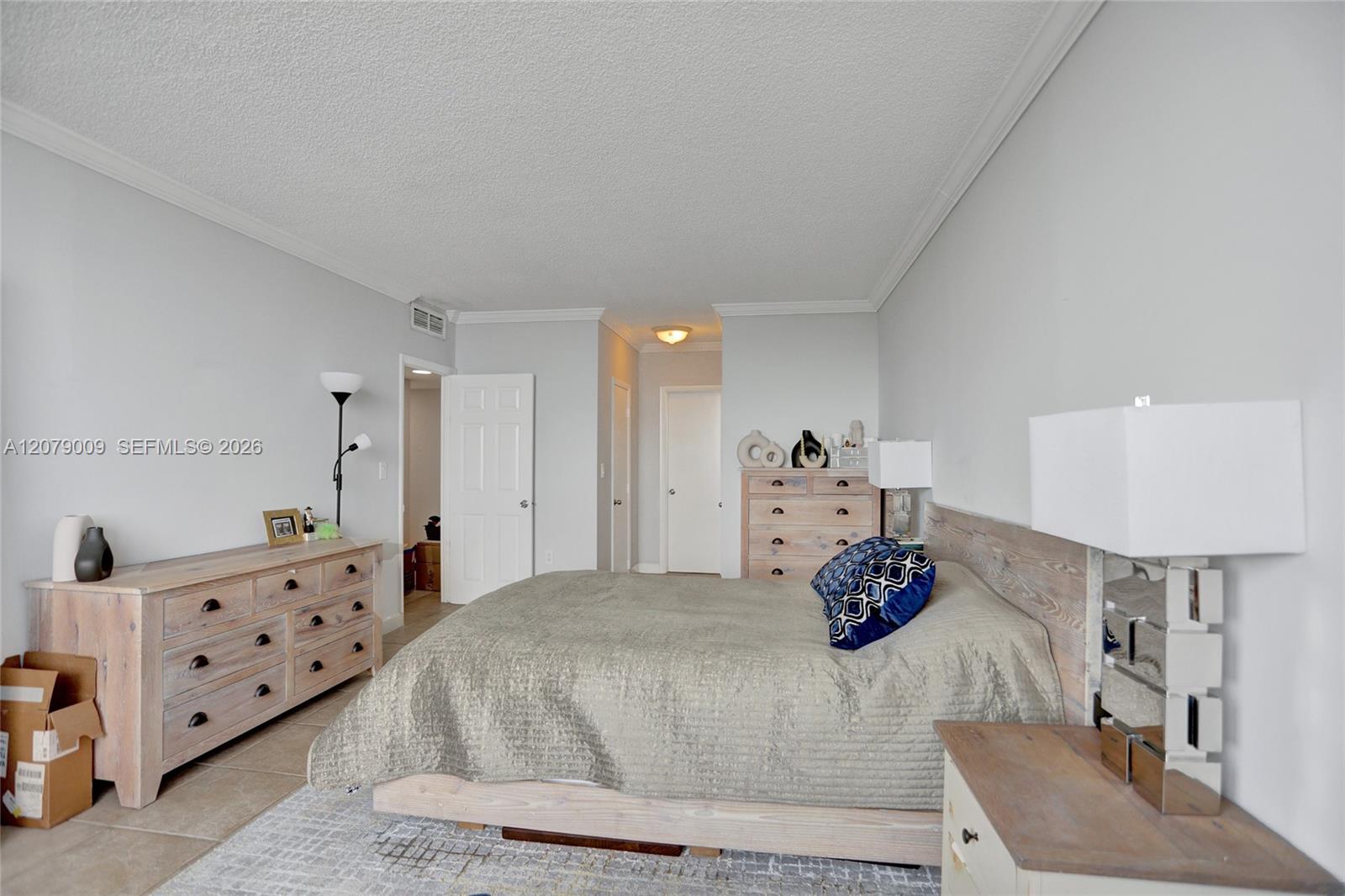 PH10 2 / 2 1220 sq. ft. $ 2026-08-27 0 foto