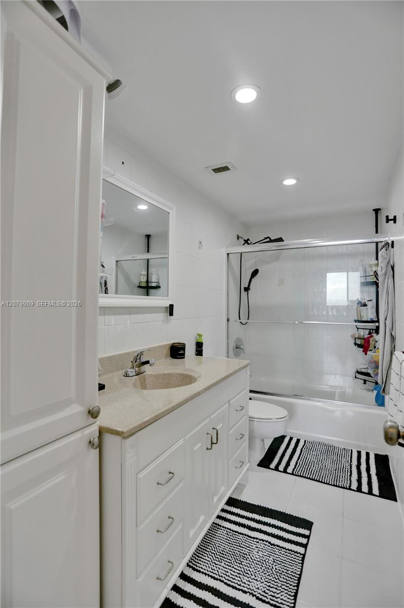PH10 2 / 2 1220 sq. ft. $ 2026-08-27 0 foto