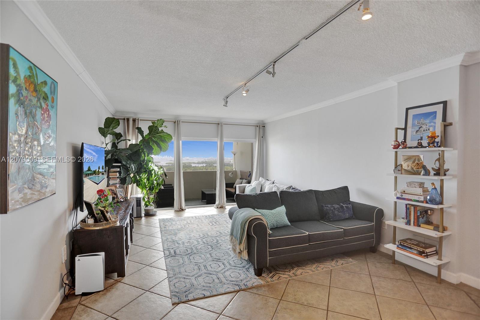 PH10 2 / 2 1220 sq. ft. $ 2026-08-27 0 foto