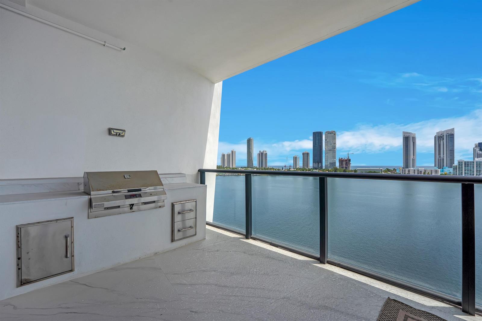 038_trevisuality_5000_island_estates_dr_